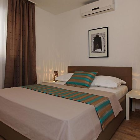 Iris Apartments Bol (Adults Only) Екстер'єр фото