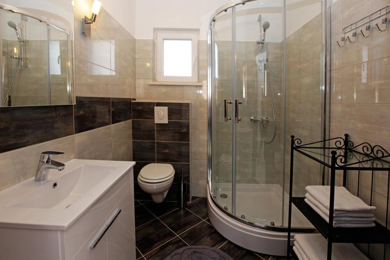 Iris Apartments Bol (Adults Only) Екстер'єр фото