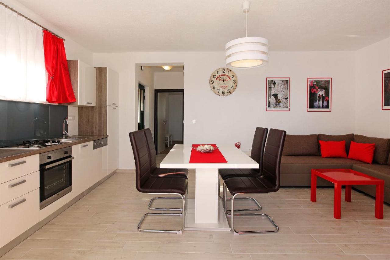 Iris Apartments Bol (Adults Only) Екстер'єр фото