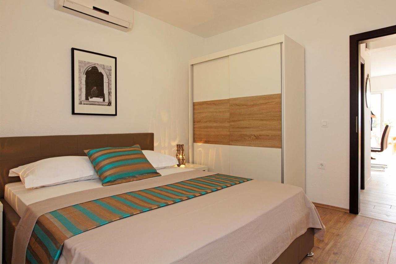 Iris Apartments Bol (Adults Only) Екстер'єр фото