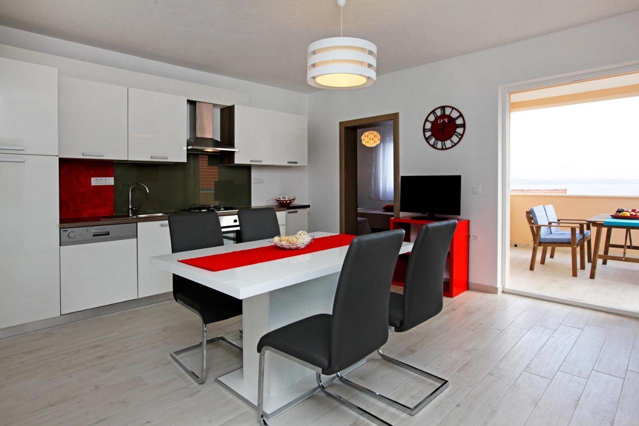 Iris Apartments Bol (Adults Only) Екстер'єр фото