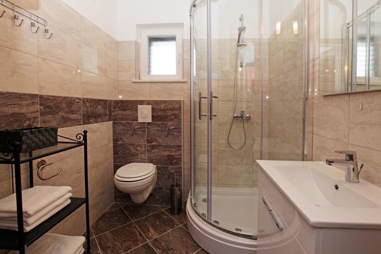 Iris Apartments Bol (Adults Only) Екстер'єр фото
