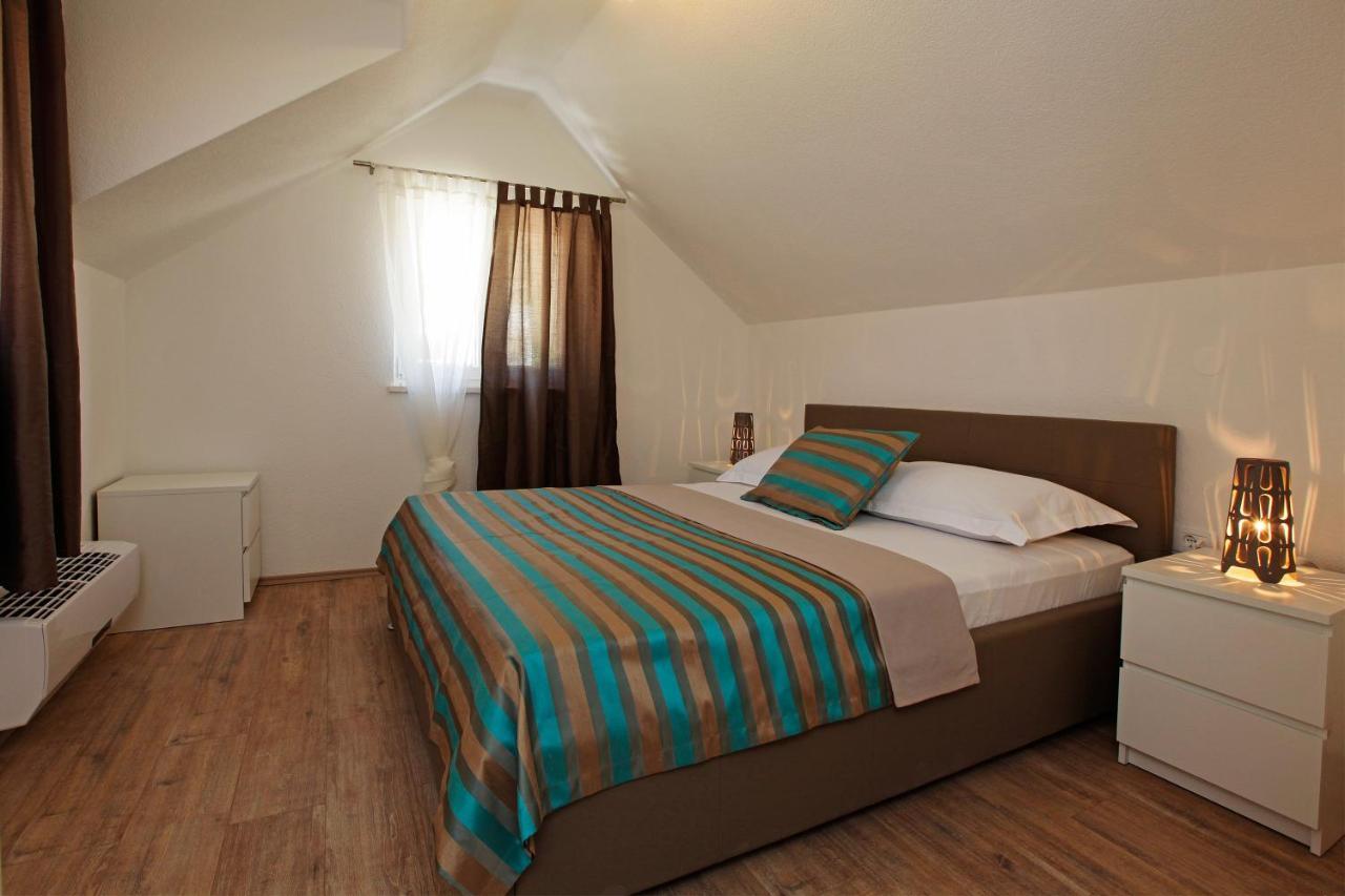 Iris Apartments Bol (Adults Only) Екстер'єр фото