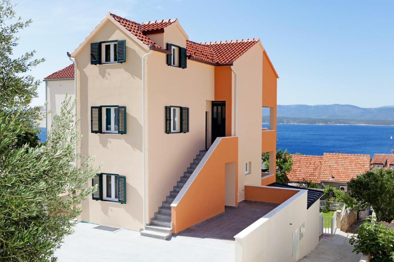 Iris Apartments Bol (Adults Only) Екстер'єр фото