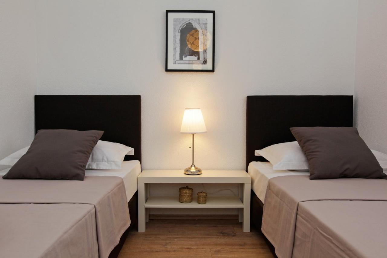 Iris Apartments Bol (Adults Only) Екстер'єр фото