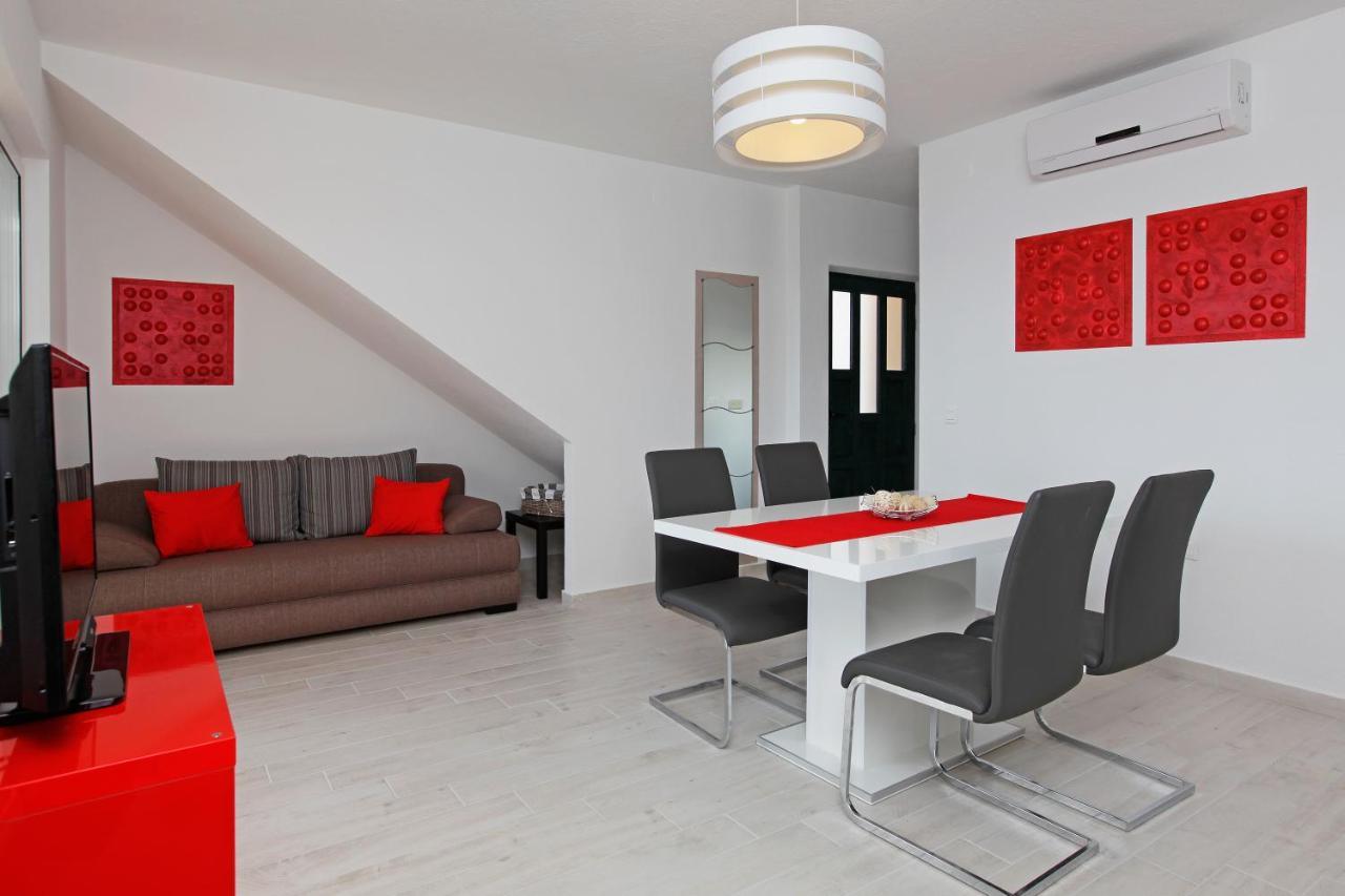 Iris Apartments Bol (Adults Only) Екстер'єр фото