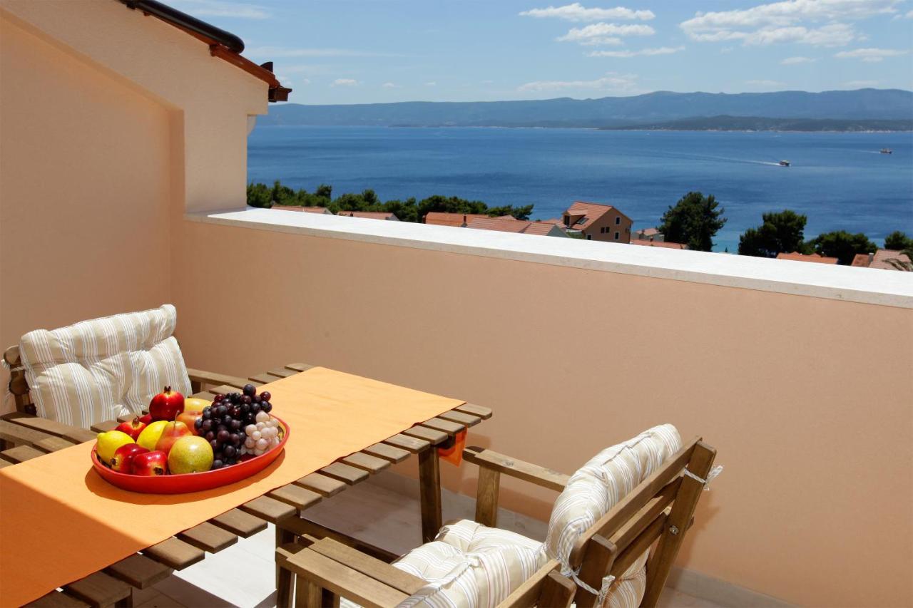 Iris Apartments Bol (Adults Only) Екстер'єр фото